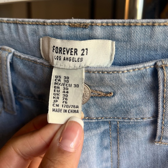 Curvy Light Denim Short - Picture 3 of 5